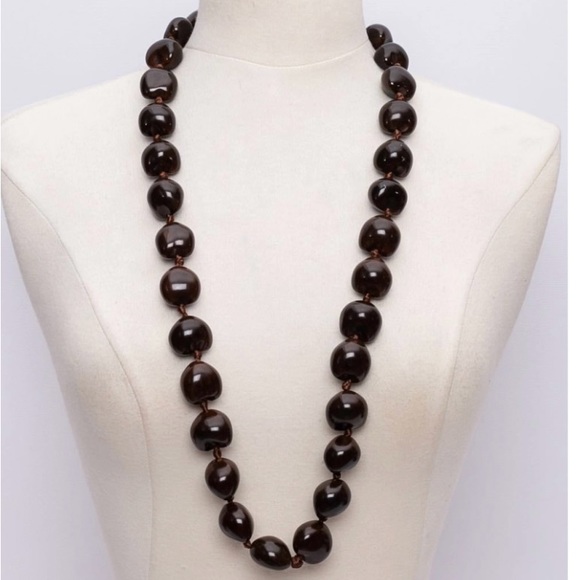 YVES SAINT LAURENT - (Attributed to)
Necklace of lacquered shell pearls - Picture 5 of 8